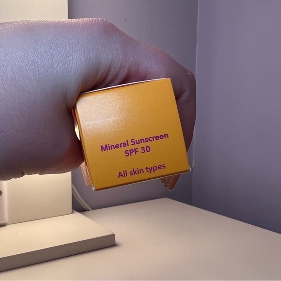 Good Molecules SPF 30 - Picture 5 of 6